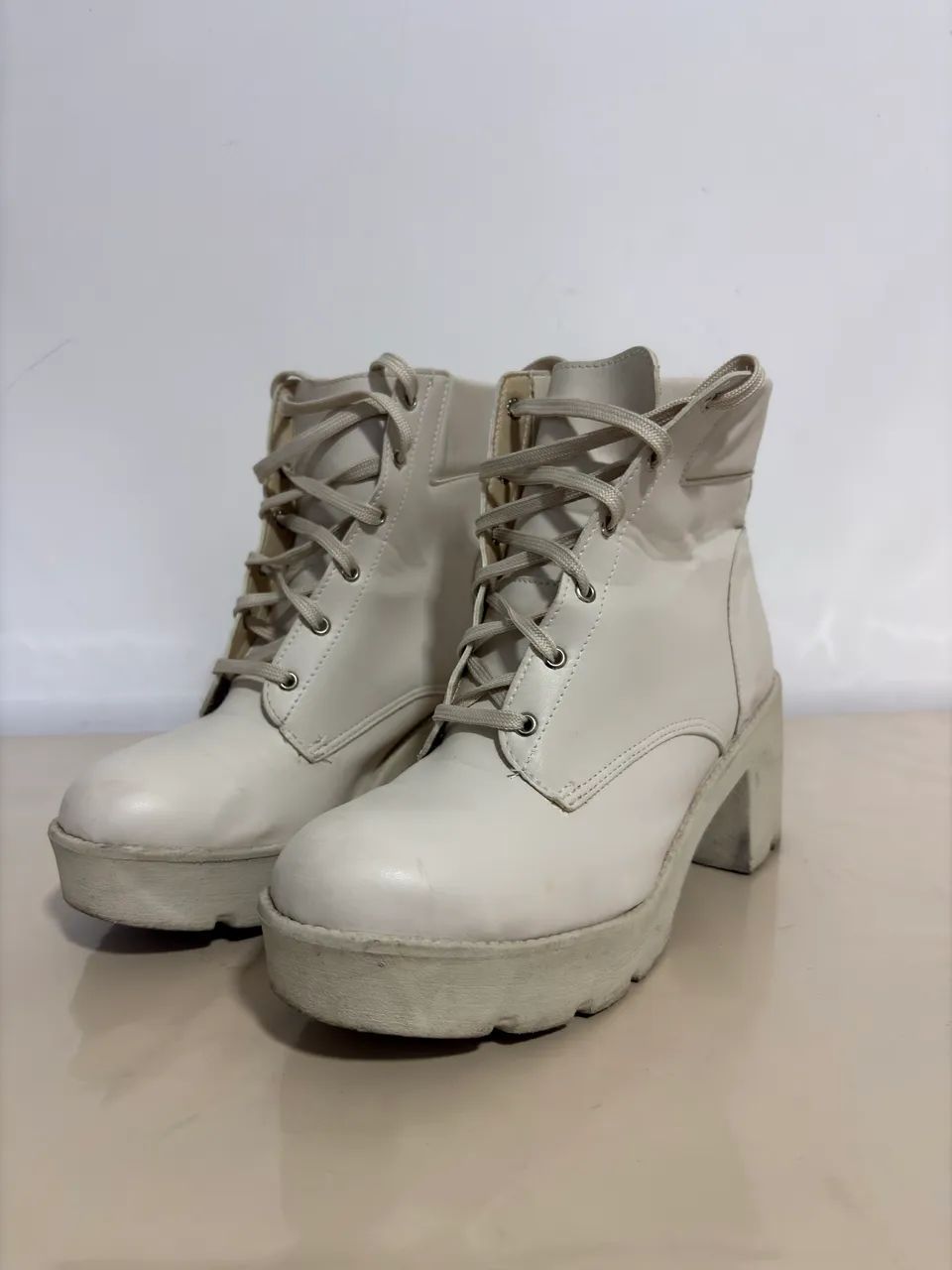 Bota Bege