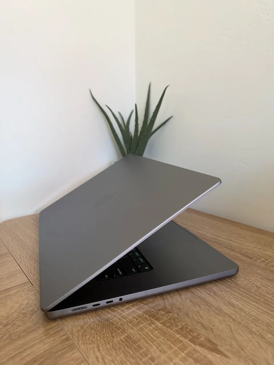 MacBook Pro 16  M1 Max 32GB RAM 1TB SSD GPU 24 Núcleos - Foto 3