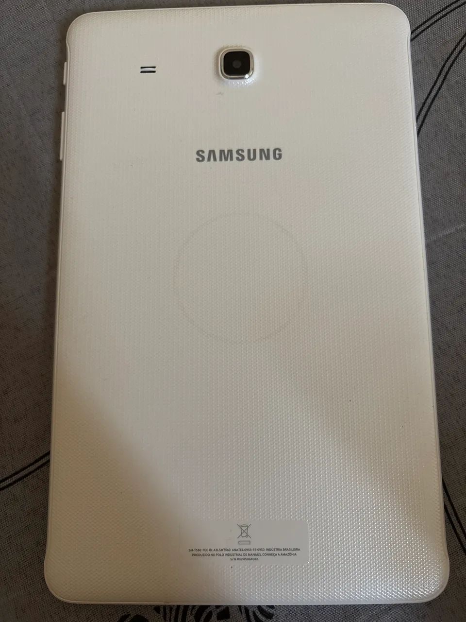 tablet Samsung Galaxy Tab E de 9.6 polegadas na cor branca.  Tela: Possui uma tela touchs - Foto 2
