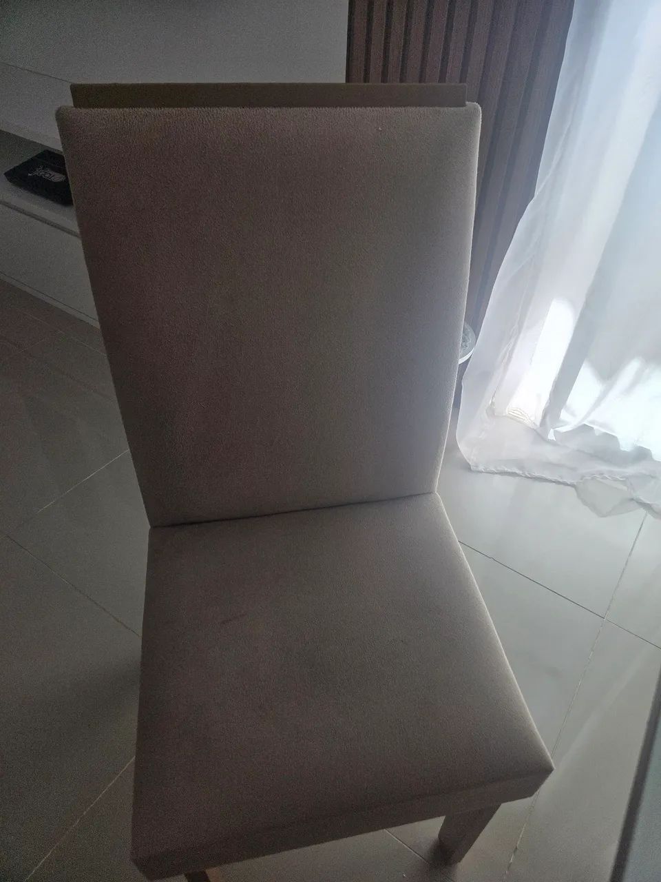 Mesa de jantar com 4 cadeiras estofadas - excelente estado - Foto 2