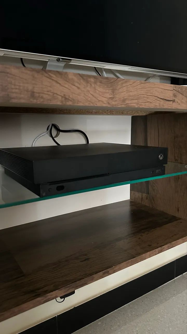 Xbox One X 4 CONTROLES 1Tb  - Foto 2