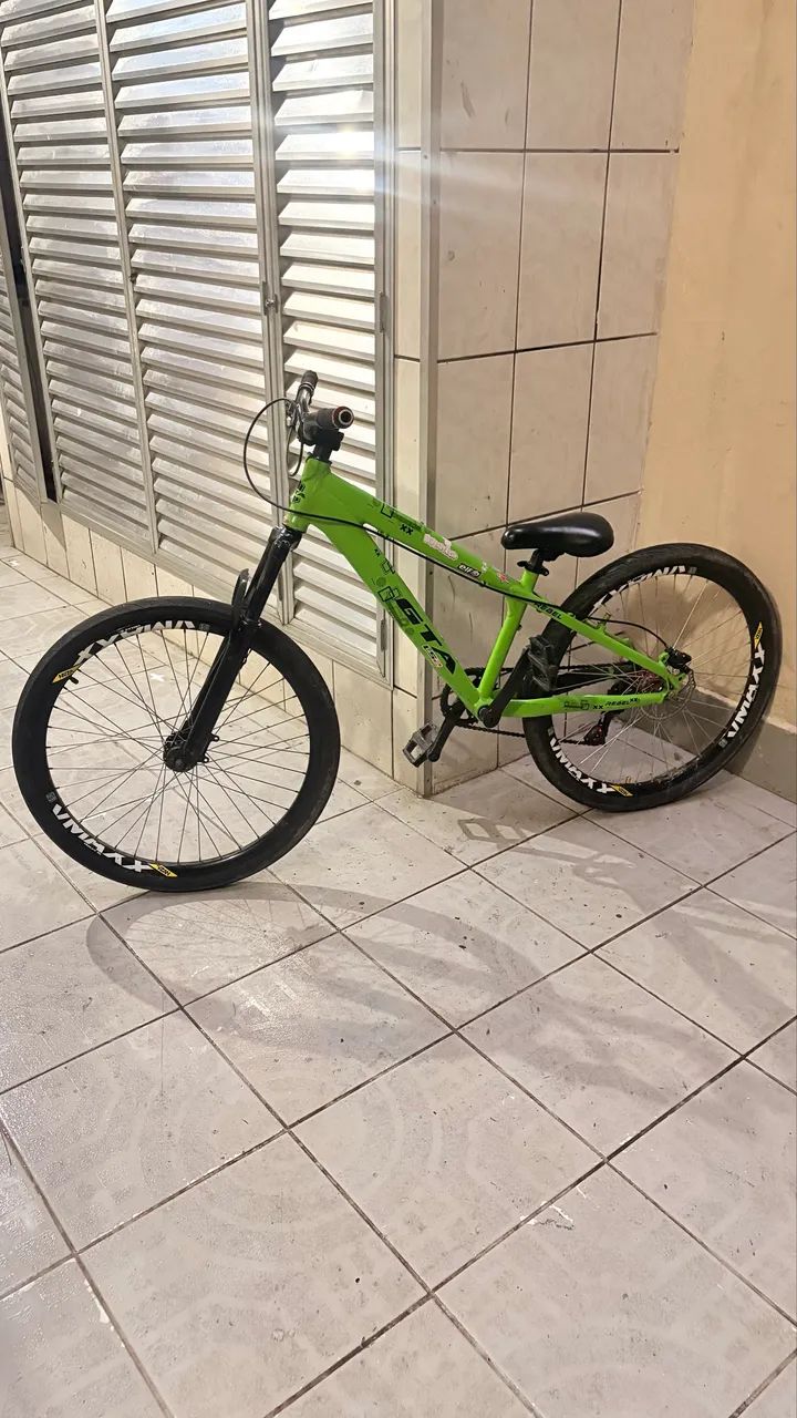 Vendo bicicleta GTA com nota fiscal