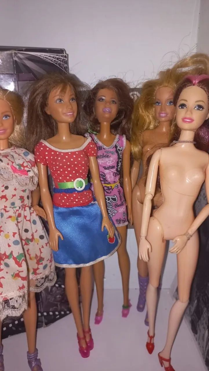 Lote com 6 barbies 