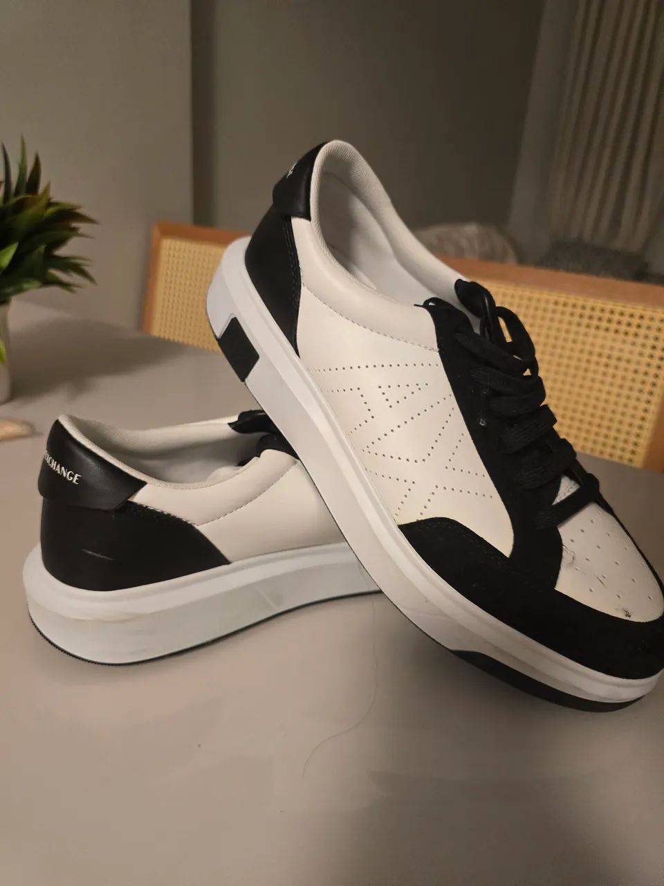 Tenis Armani couro branco praticamente sem uso!