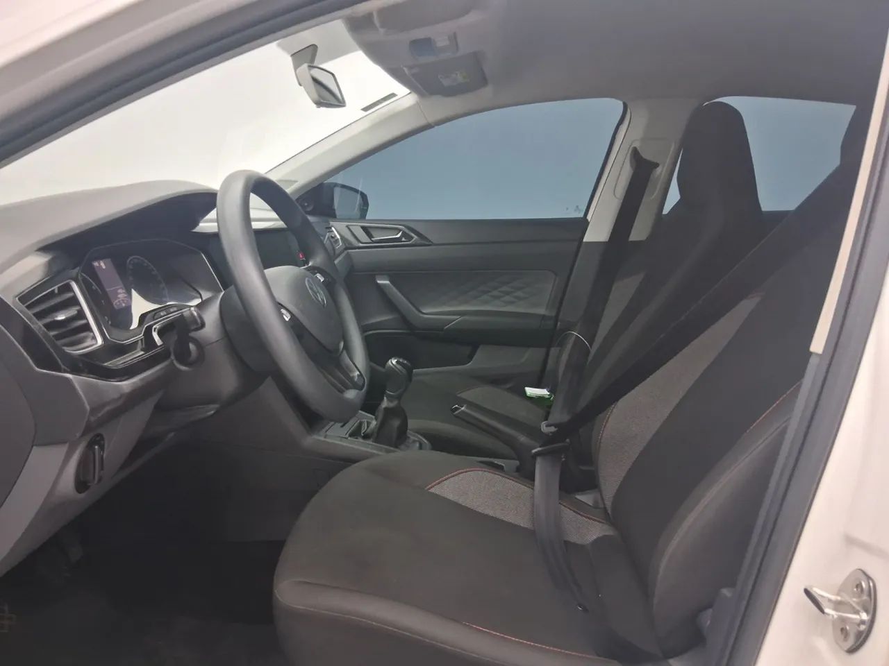 Volkswagen Polo Track 1.0 Flex 12V 5p, foto 16 de 18