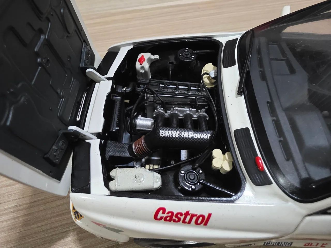 Miniatura 1:18 BMW M3 DTM 1990 Castrol #36 modelo Sample  - Foto 4