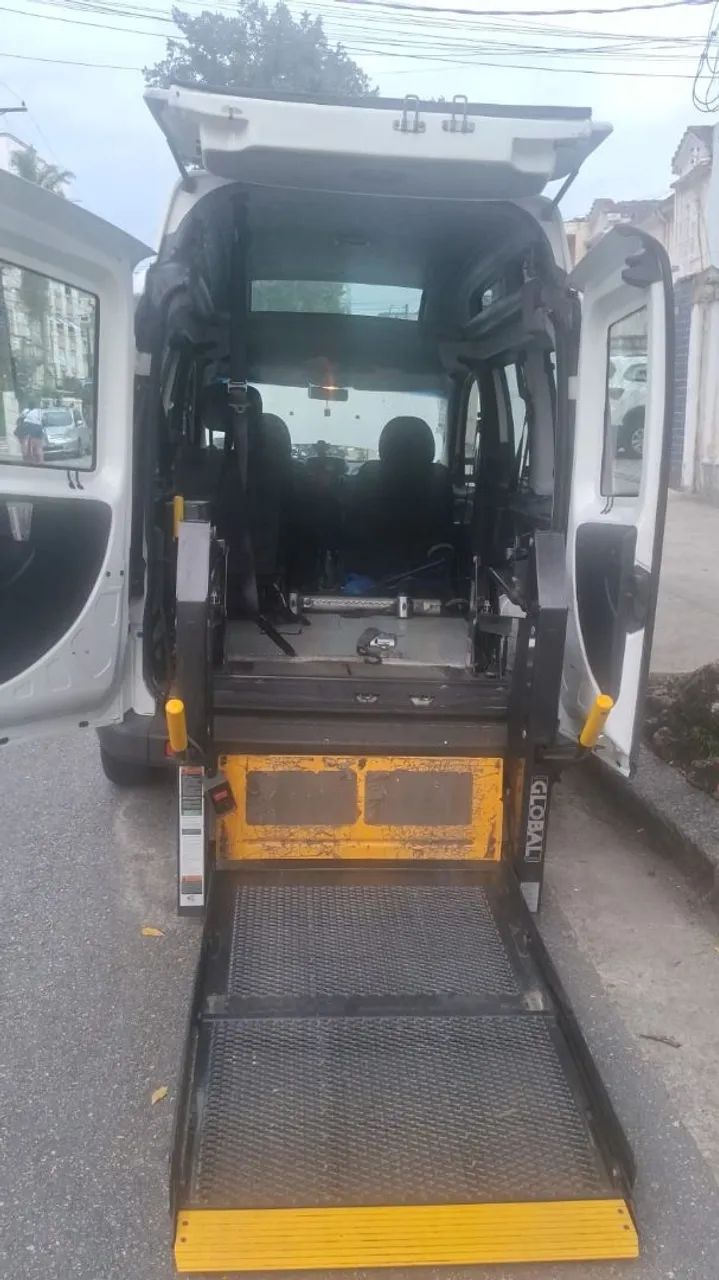 Fiat Doblo ESSENCE 1.8 16V FLEX 2015