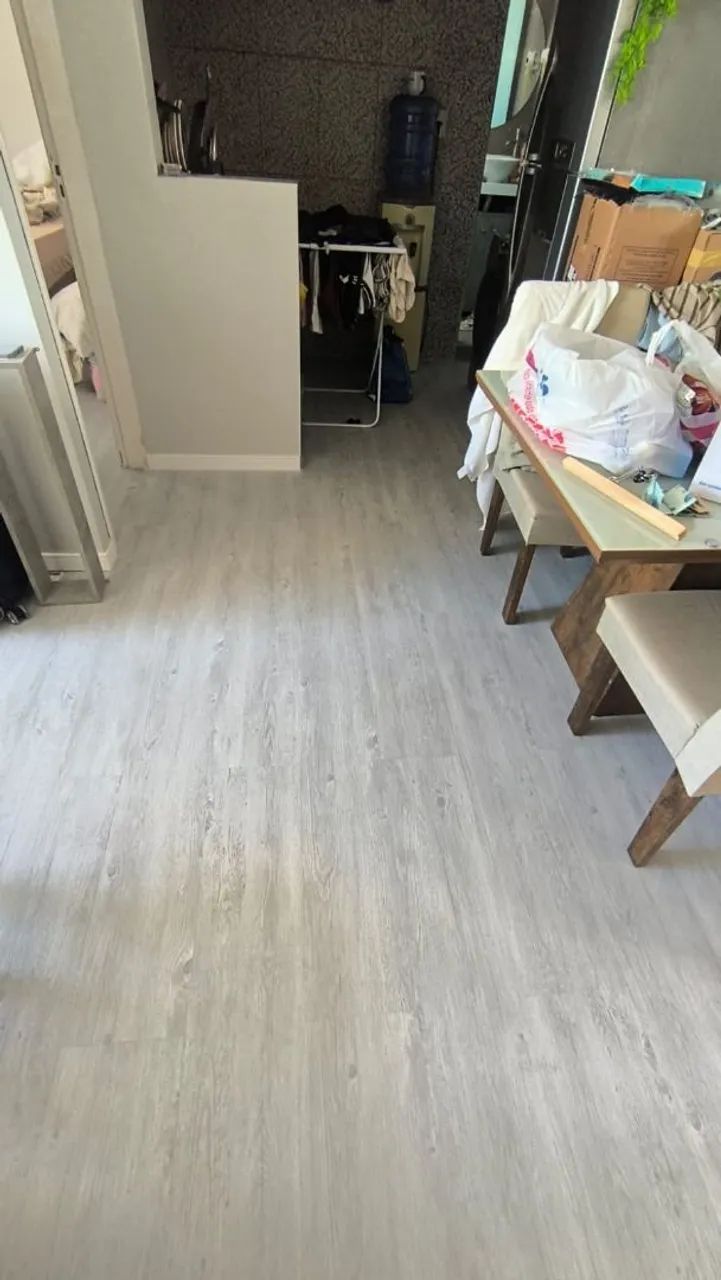 Aplicação de piso vinílico e roda pé.  - Foto 2