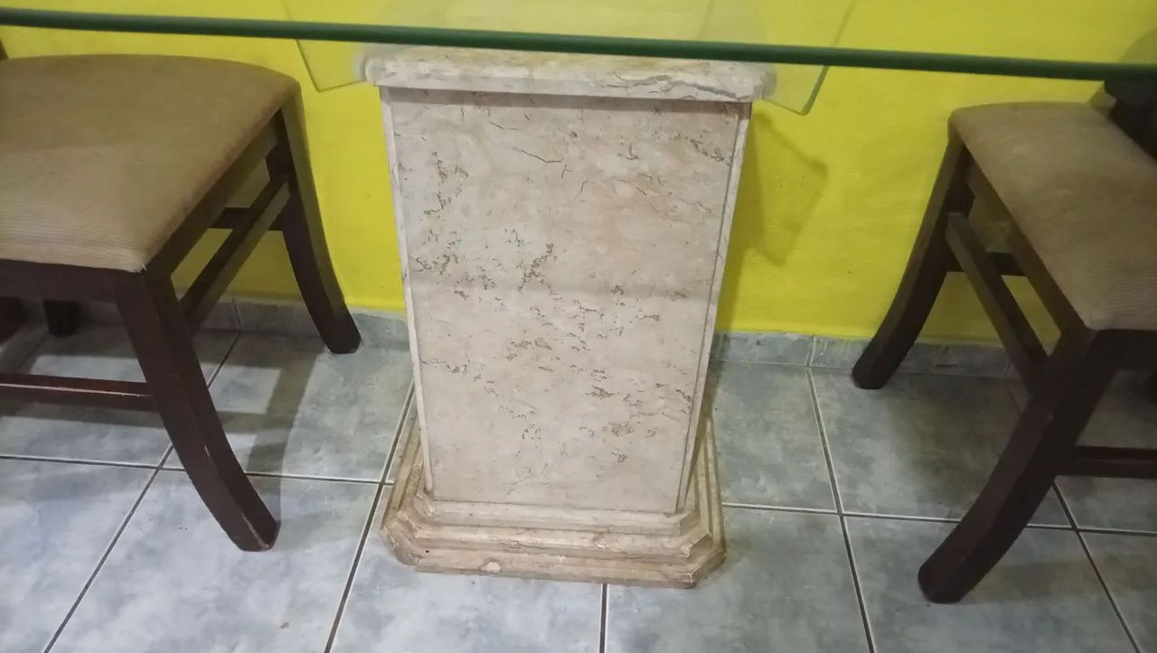 Mesa de tampo de vidro para 4 cadeira,e pé de mármore...  - Foto 4