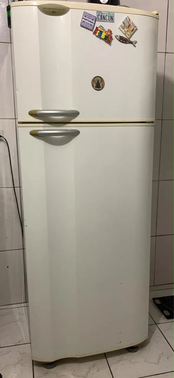 Geladeira dupla em ótimo estado 