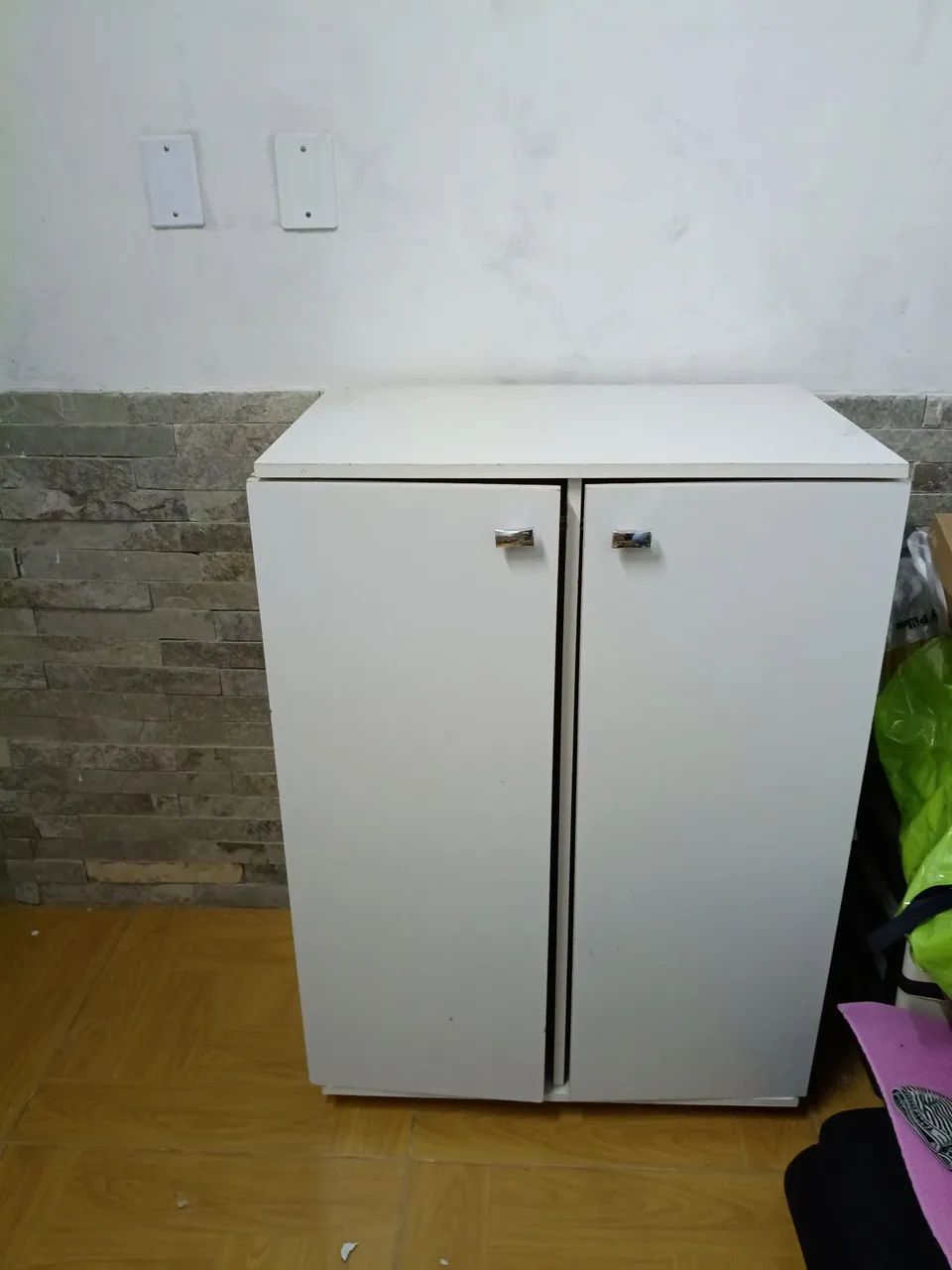 Vendo sapateira em ótimo estado 