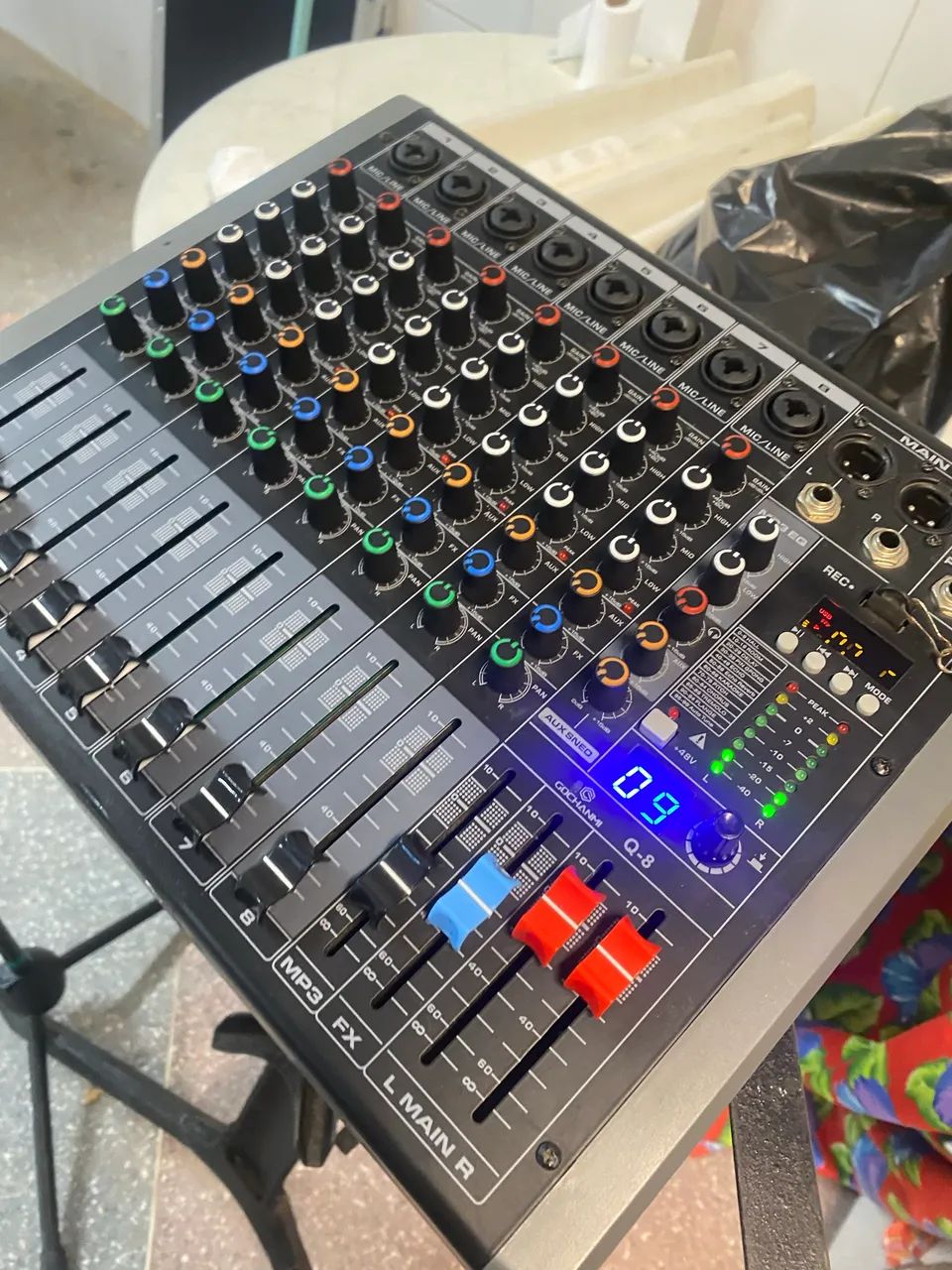 MESA DE SOM 8C