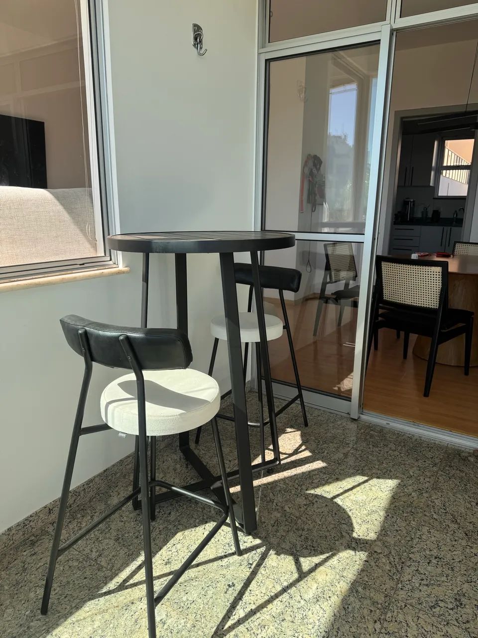 Mesa Bistrô Alta Alumínio com banquetas - Foto 4