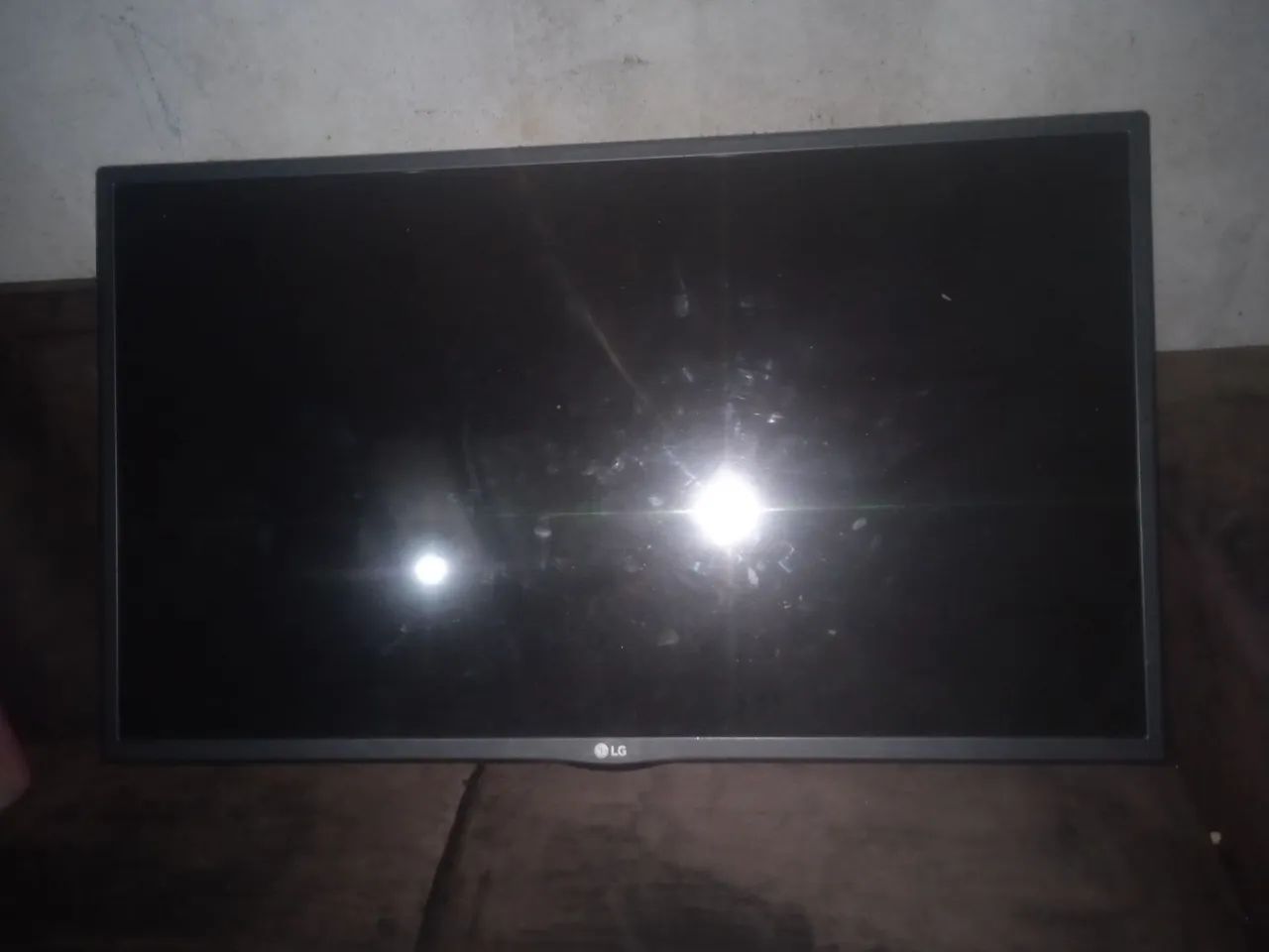 Vendo uma televisão 32 polegadas marcar LG pra arrumar  - Foto 2