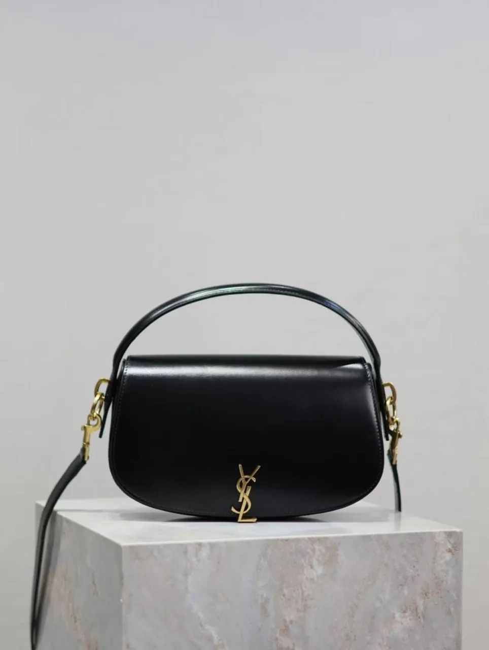 Bolsa YSL Voltaire Top Handle em couro 