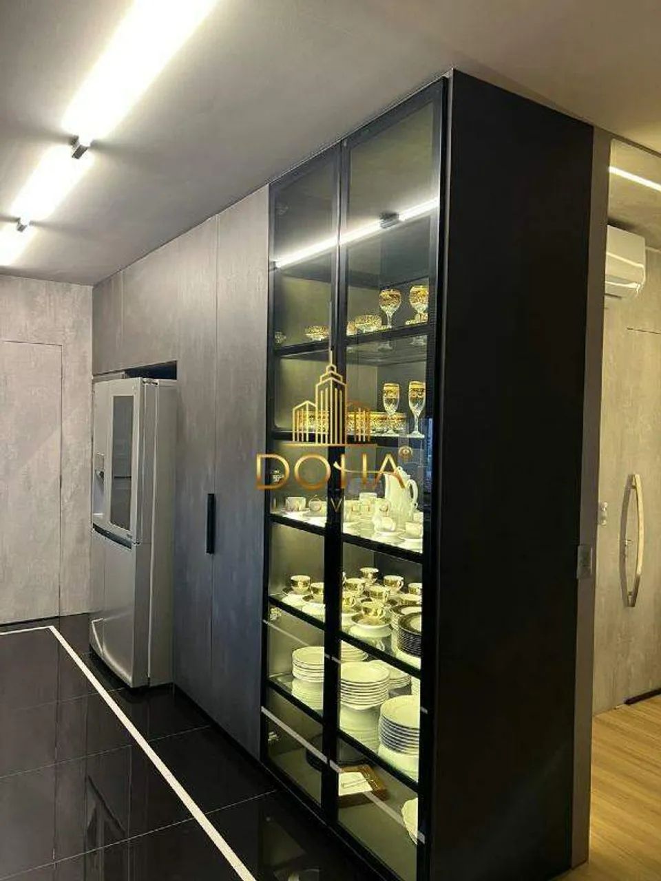 APARTAMENTO MOBILIADO NO CENTRO COM 2 VAGAS E AMPLO ESPAÇO INTERNO! - Foto 5
