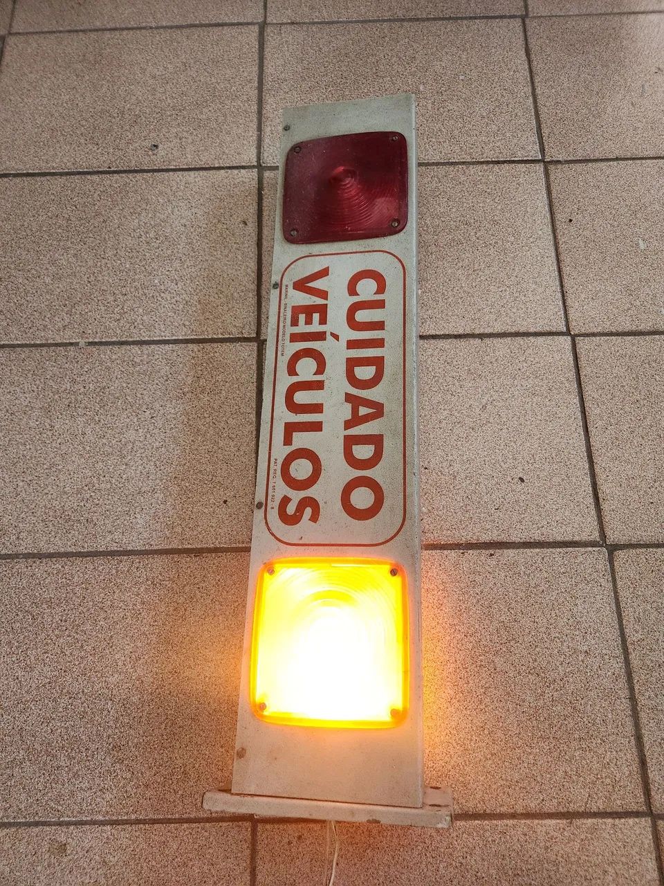 sinalizador de entrada e saída de veículos
