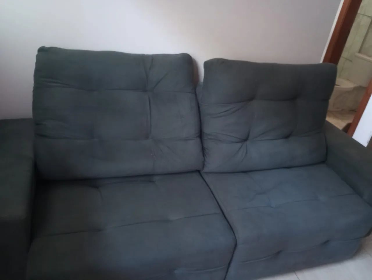 Entrega grátis: Sofá lindo, grande (2,40m) e  perfeito com preço de desapego.