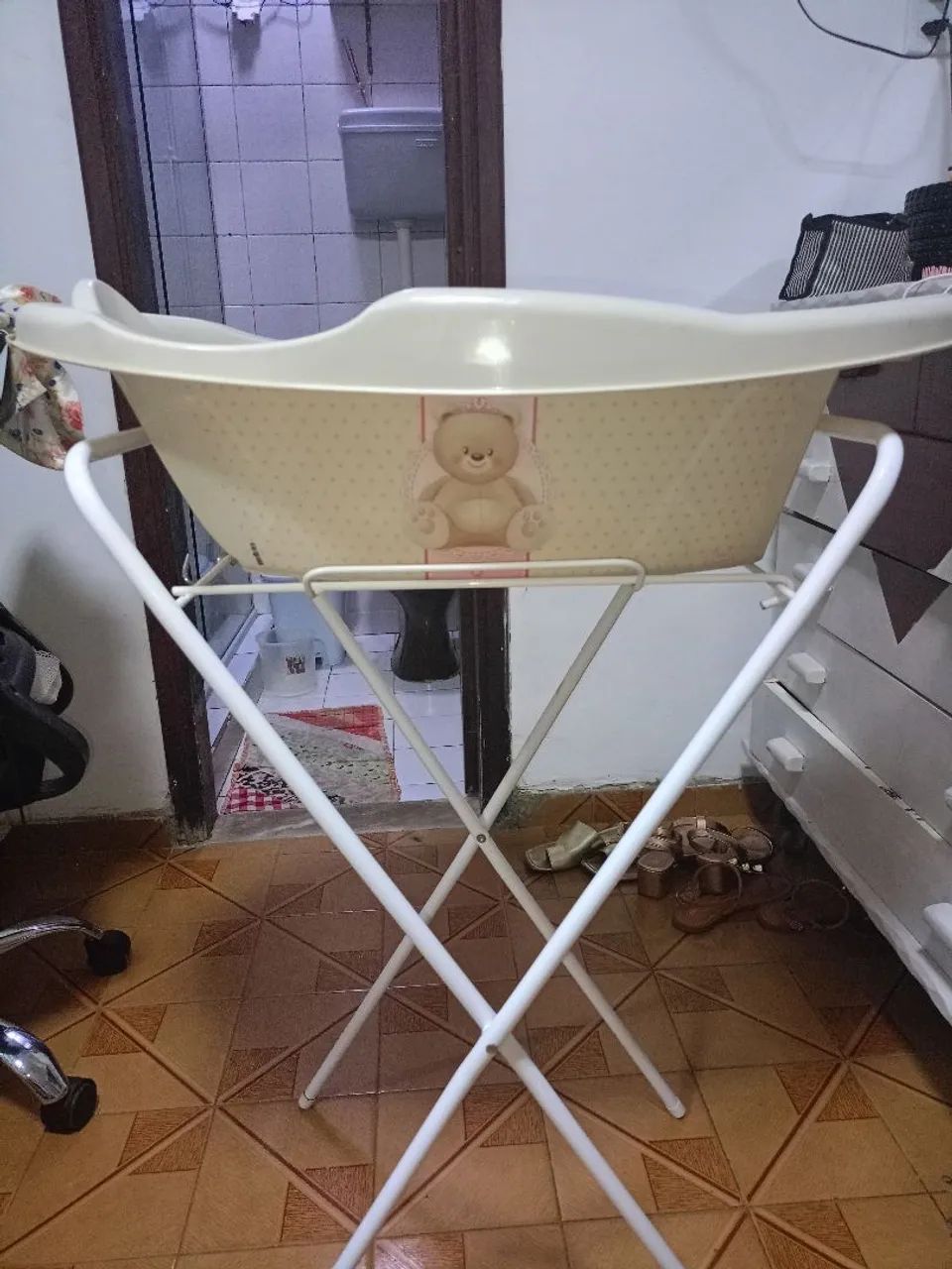Banheira de bebê e suporte