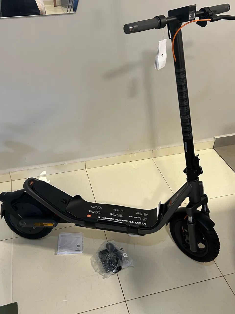 Patinete Xiaomi Scooter 6 Rodas 12 polegadas e potência motor de 800watts
