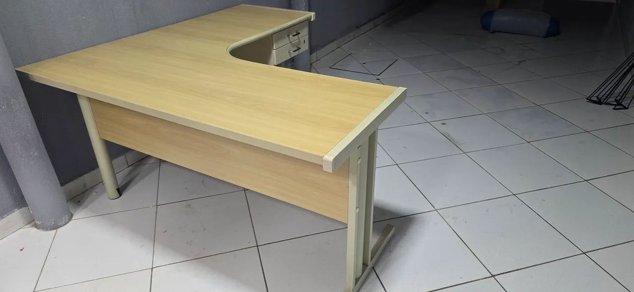 Mesa para escritório em MDF 1,60 x 1,60 mt - Foto 2