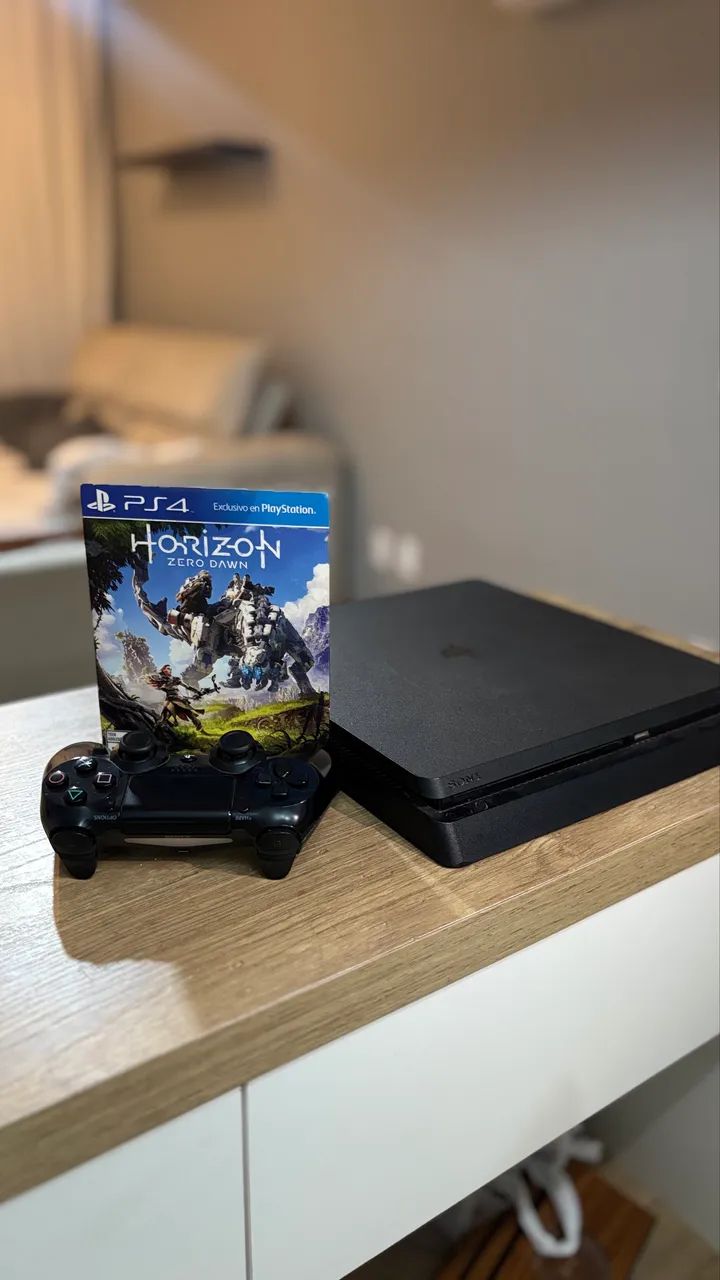 Ps4 Slim com controle e jogo