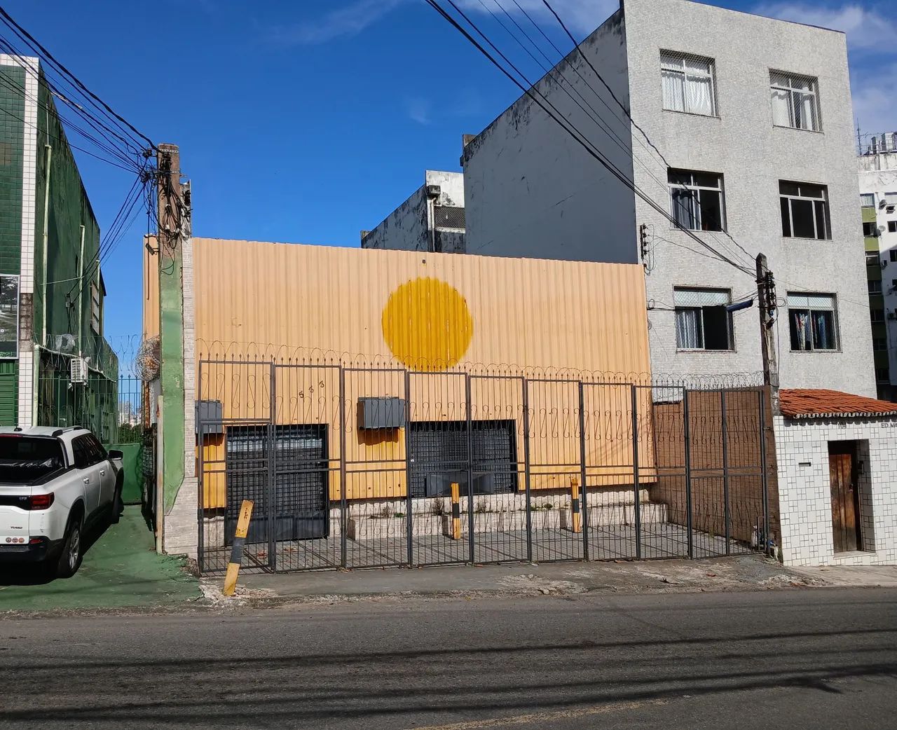 Imóvel com 300m2 em Brotas em rua principal 