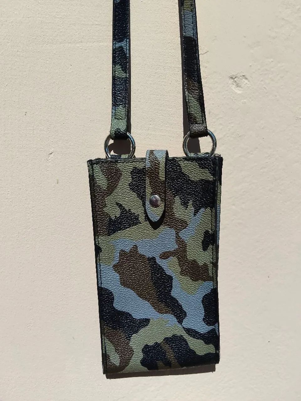 Bolsa para celular camuflada 
