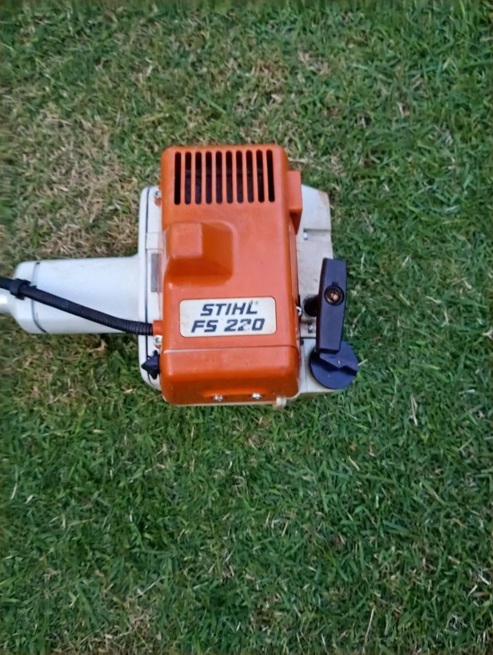 Vendo roçadeira Stihl fs220 - Foto 5