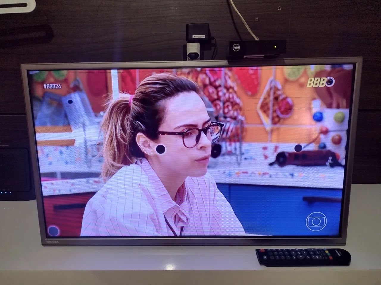 Entrego TV 32polegadas com controle Detalhe na tela 422080275284633600