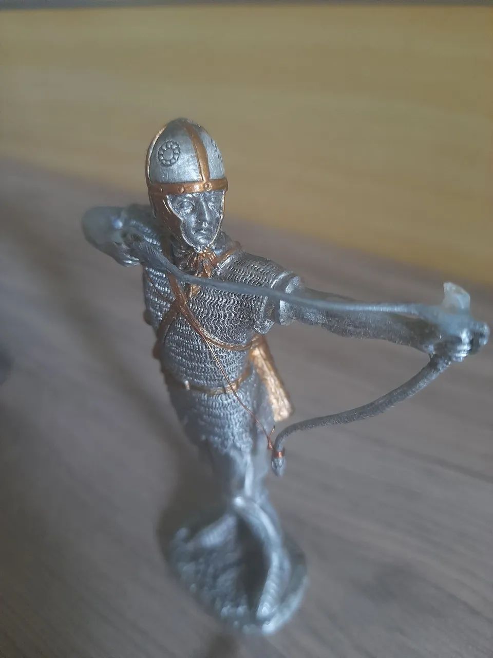 Miniaturas cavaleiro e arqueiro medieval em metal - Foto 3