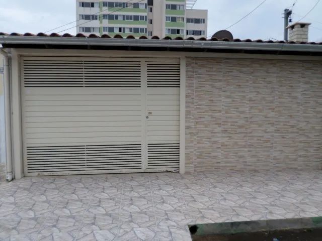 VENDE - SE  UMA CASA 