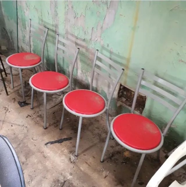 4 Cadeiras De Ferro Assento Vermelho
