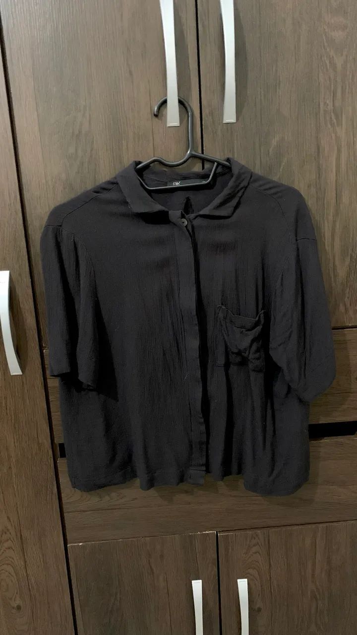 Camisa de botão preta  - Foto 2