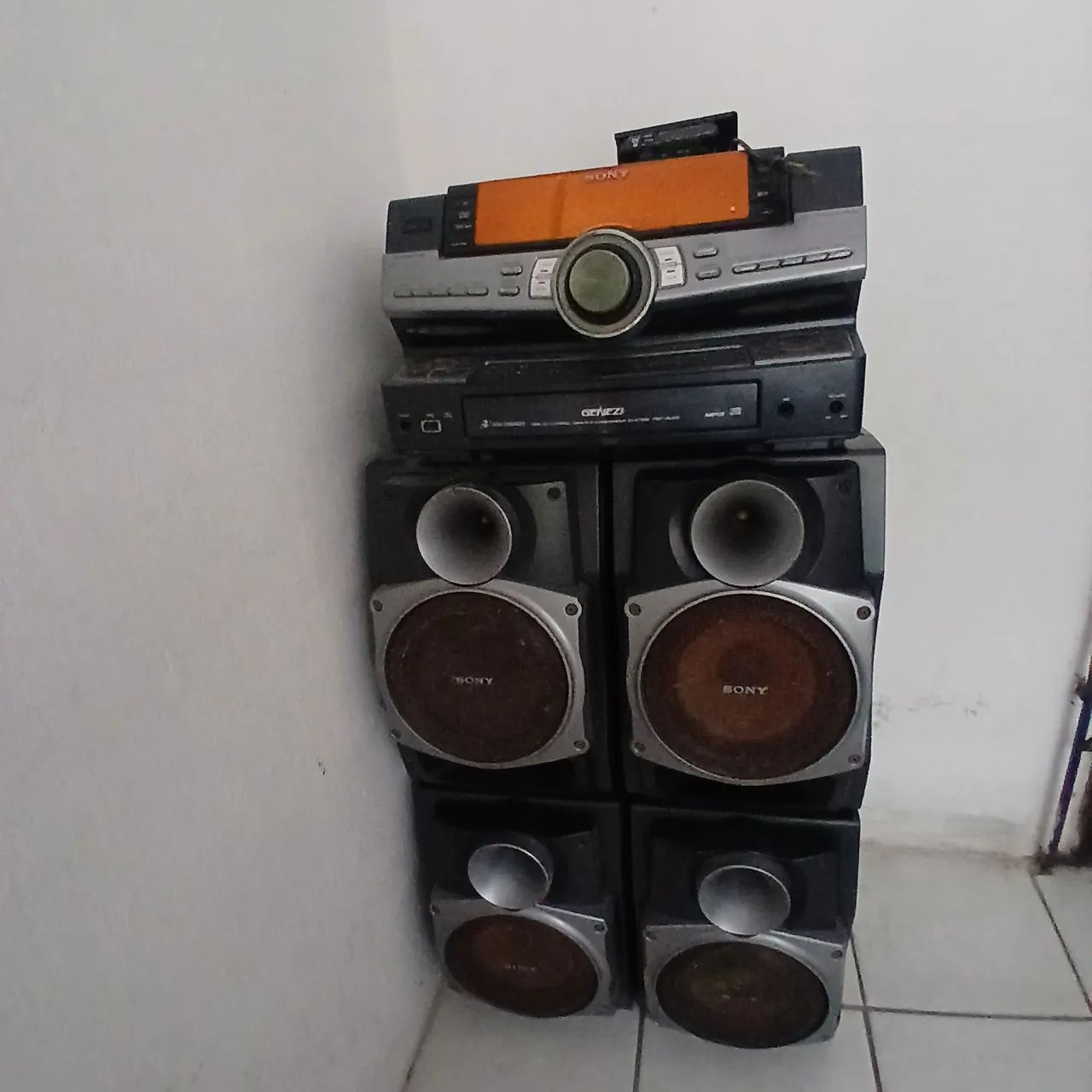 Vende-se som sony genezi
