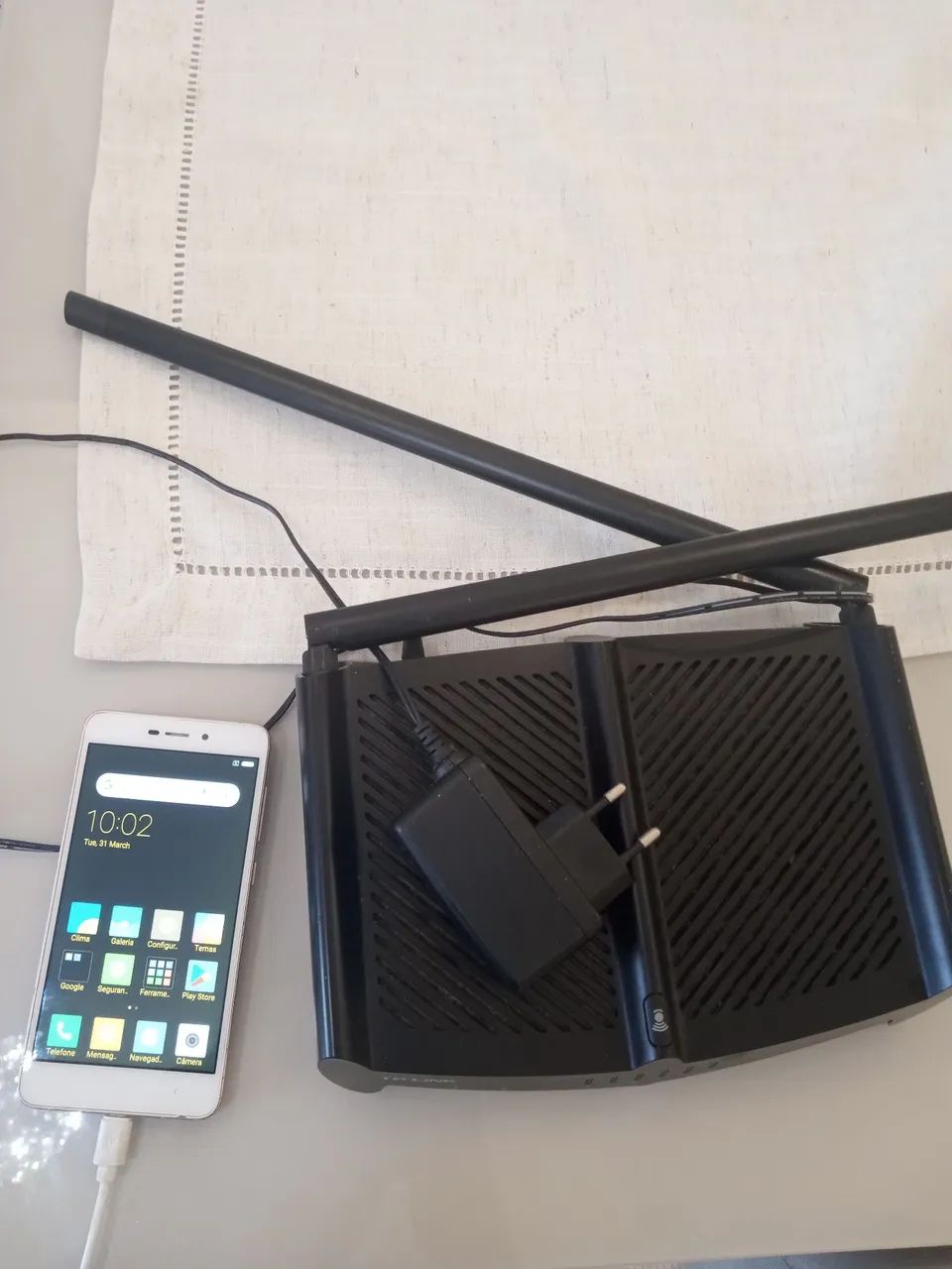 Vende-se um celular XAUMI e um Rodeador de internet ?