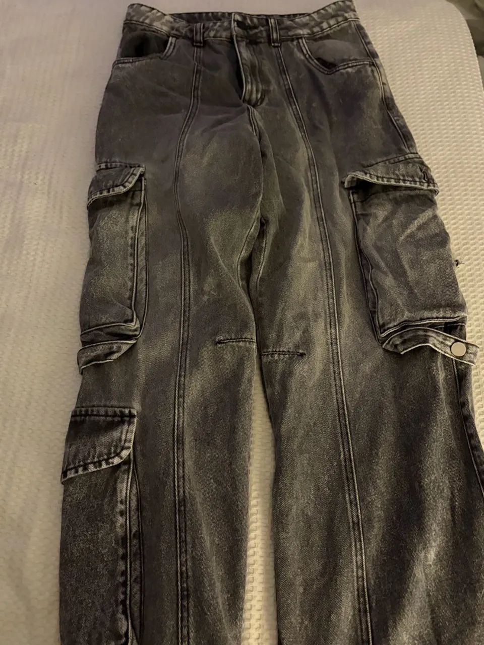 Calça cargo jeans cinza 