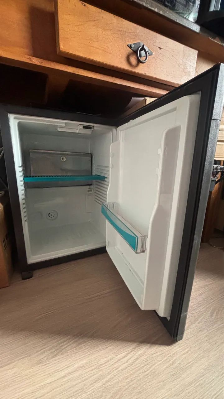 Mini bar termoelétrico Electrolux - Foto 2