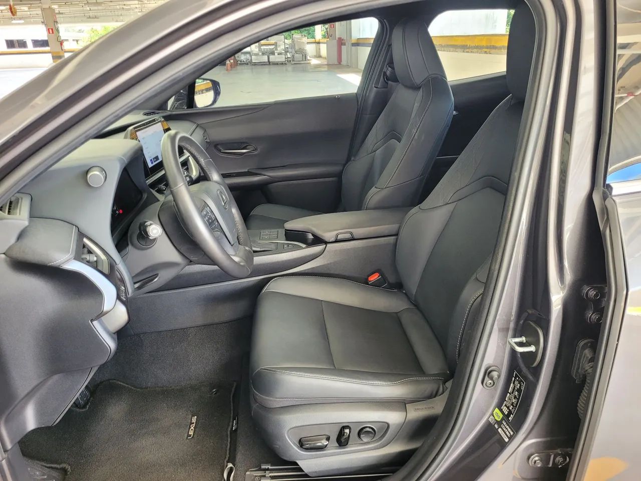 Lexus UX-250h Dynamic 2.0 16V Aut.(hybrid), foto 13 de 15
