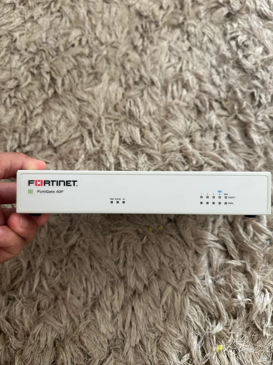 Fortinet FortiGate 40F (FG-40F) - Foto 2