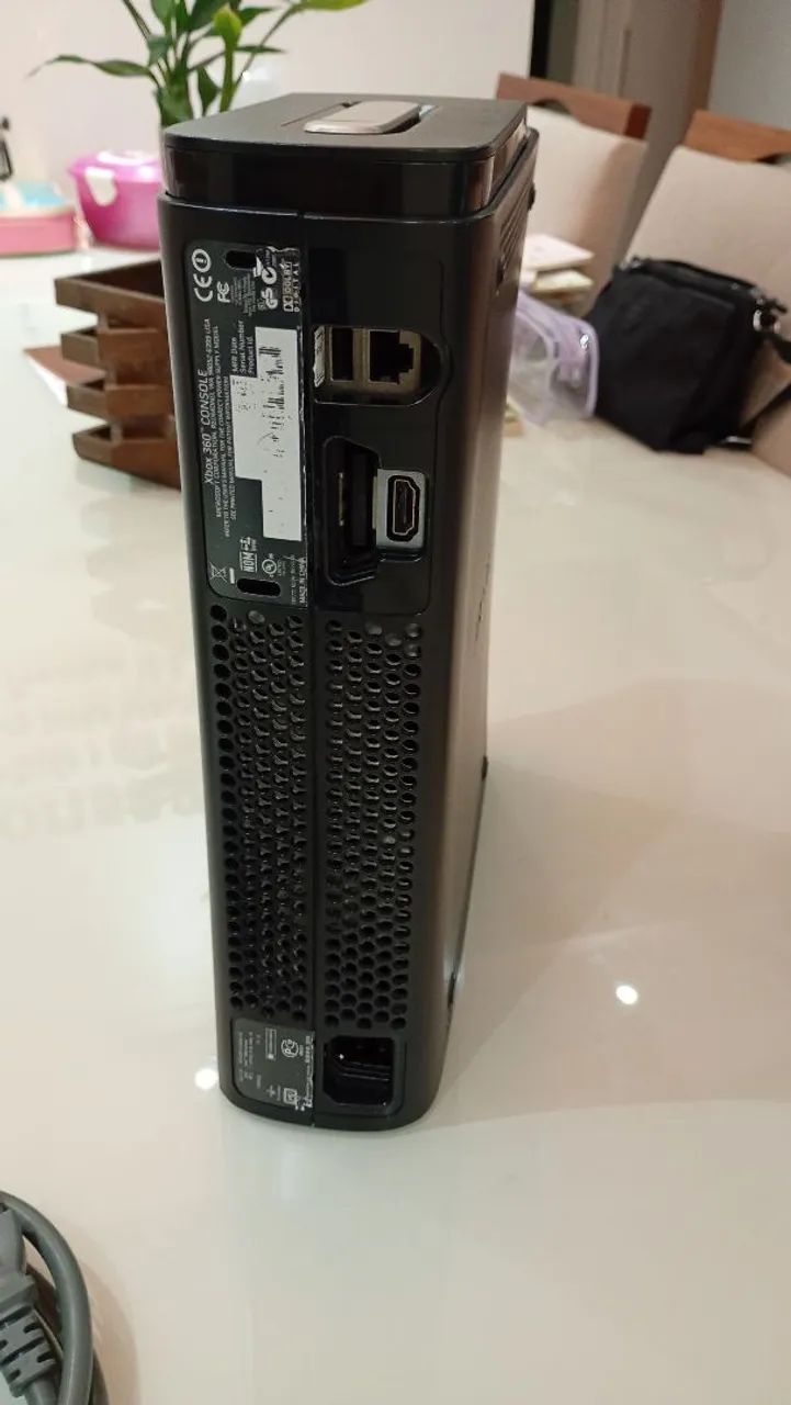 Xbox 360 fat modelo elite desbloqueado RGH3+ltu2 HD 250gb com 30 jogos ecelente estado - Foto 3