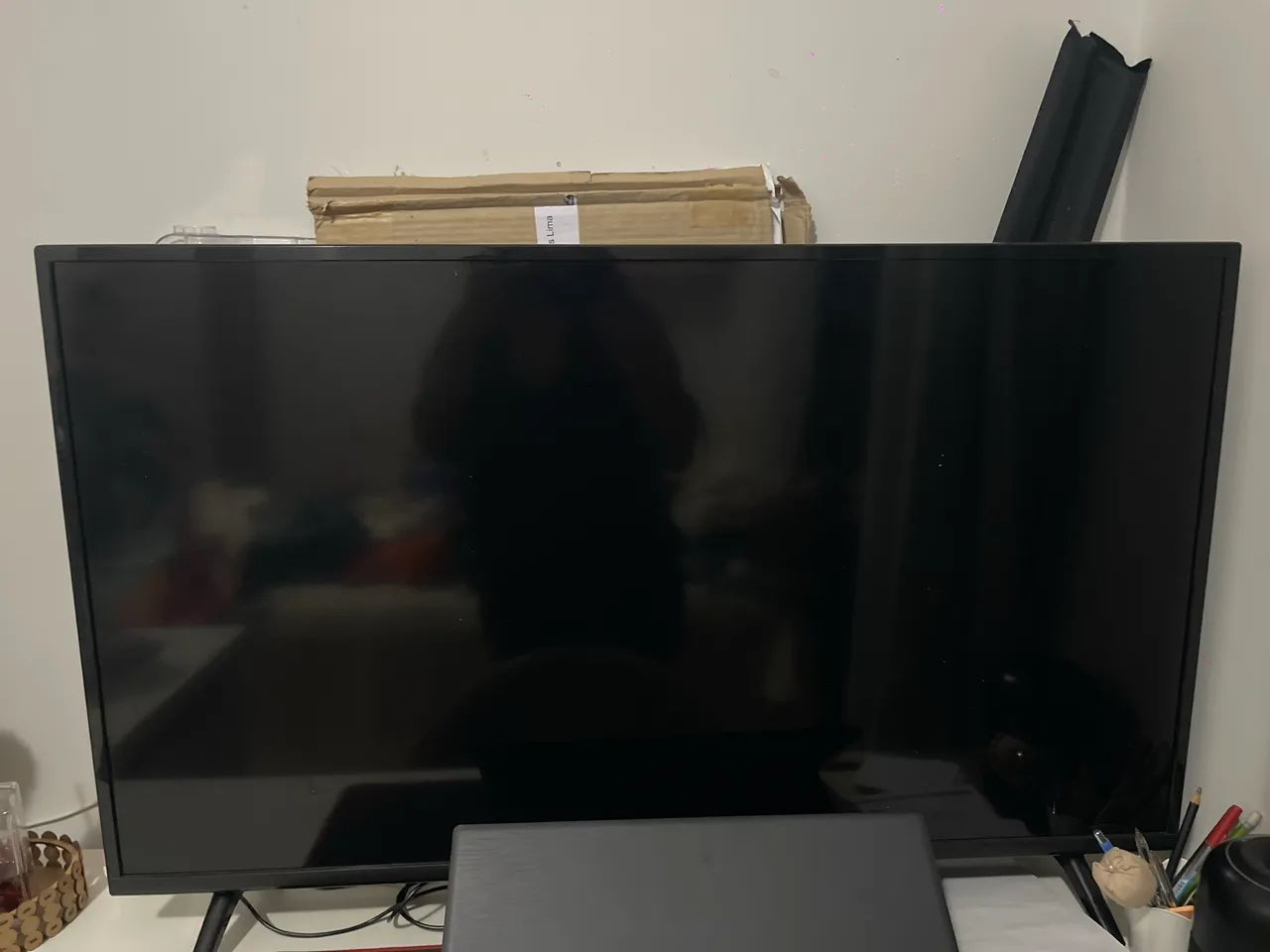 Vendo televisão com o visor queimado para retirada de peças