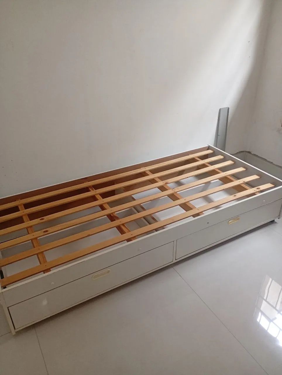 Cama solteiro com gavetas