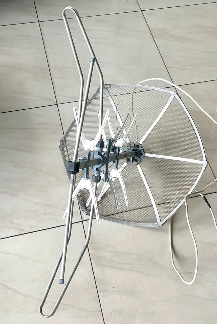 Uma antena externa de televisão muito conservada.  - Foto 4