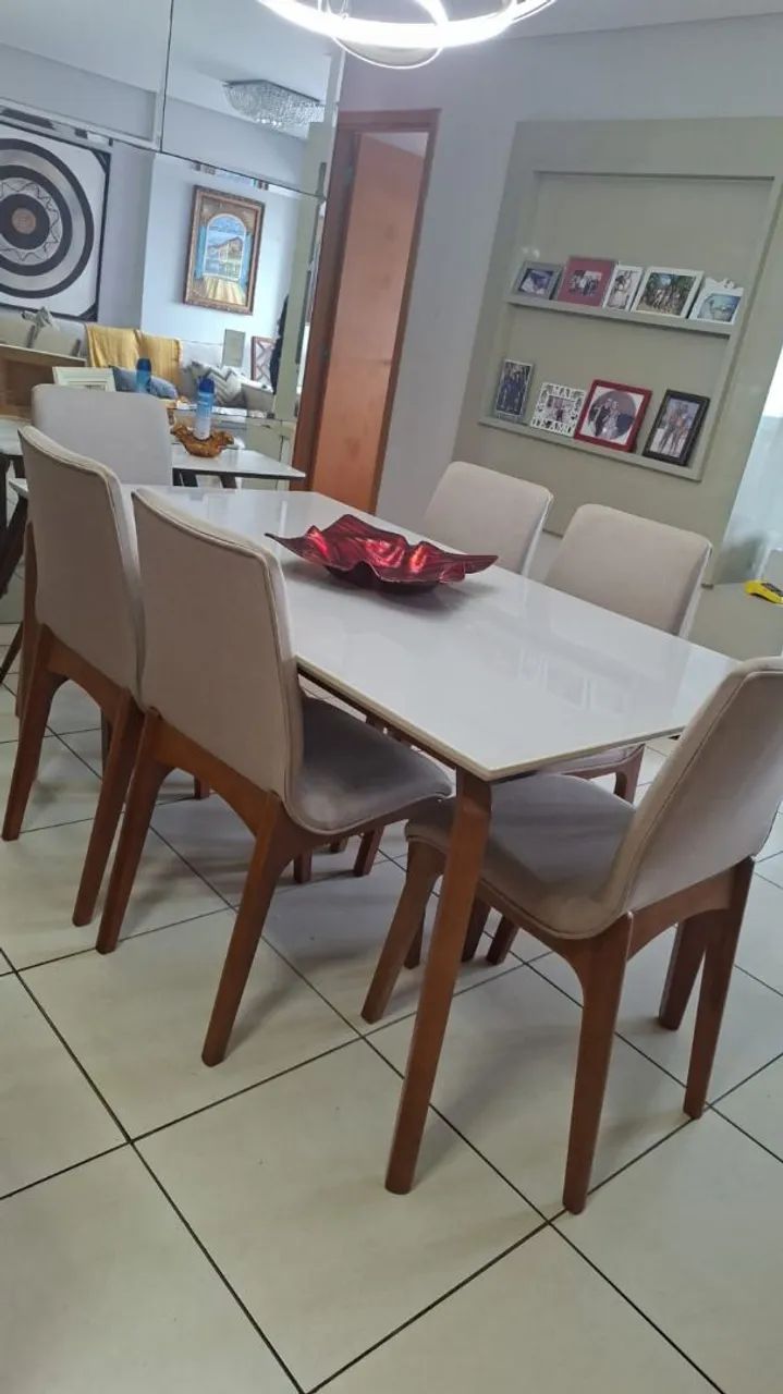 Conjunto de Sala de Jantar Mesa e 6 Cadeiras