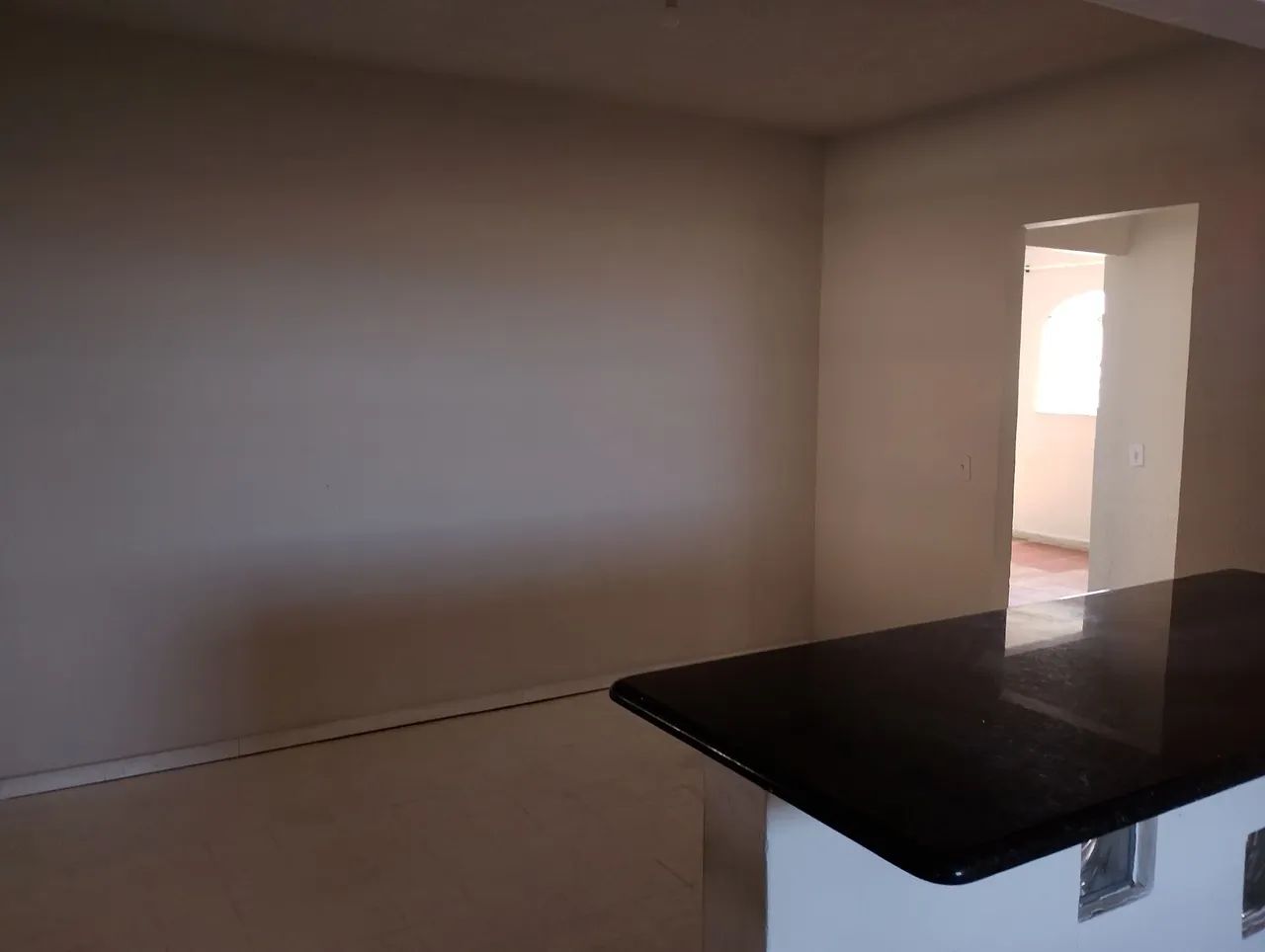 Casa bem localizada com amplo espaço  - Foto 4