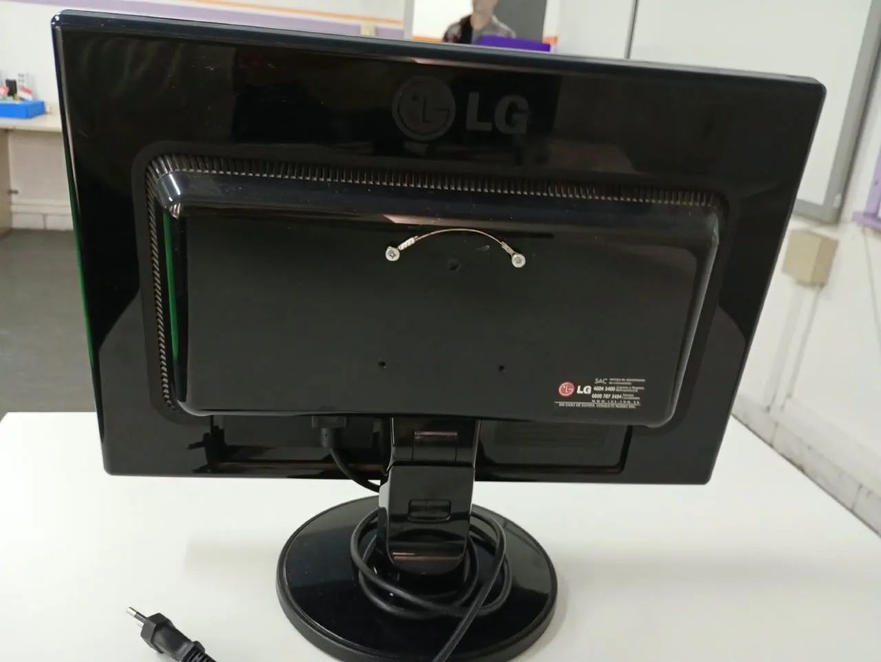 10 monitores LG 18,5P - Foto 2