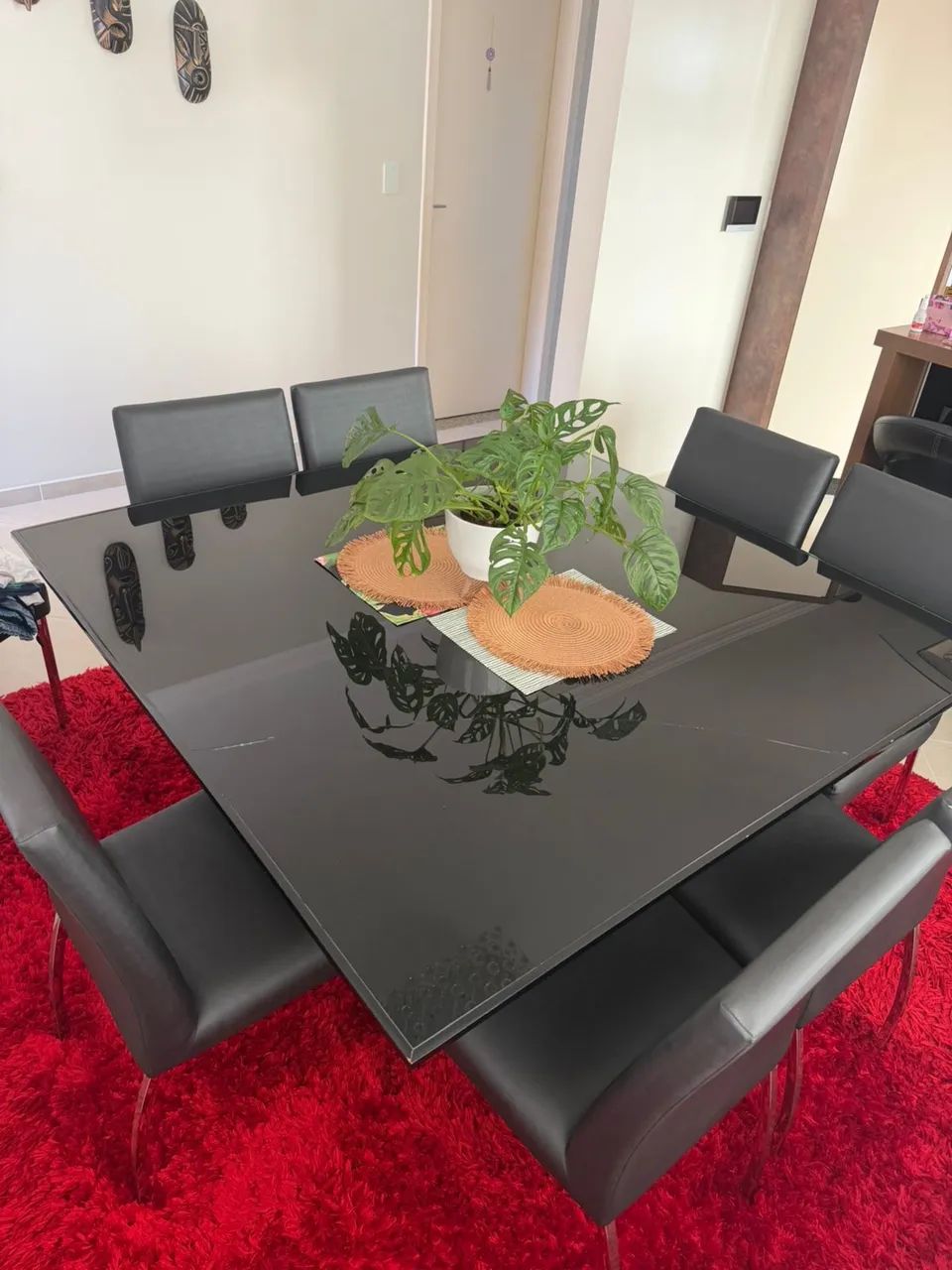 Mesa de vidro com 8 cadeiras