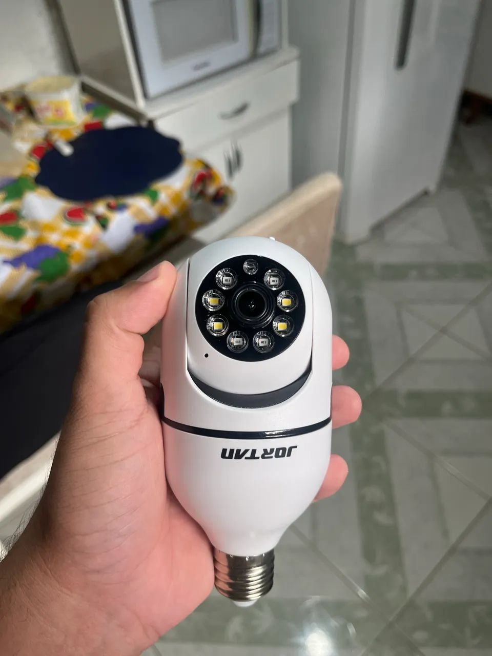 Câmera Lâmpada Wi-Fi IP com Visão Noturna e App - Foto 2