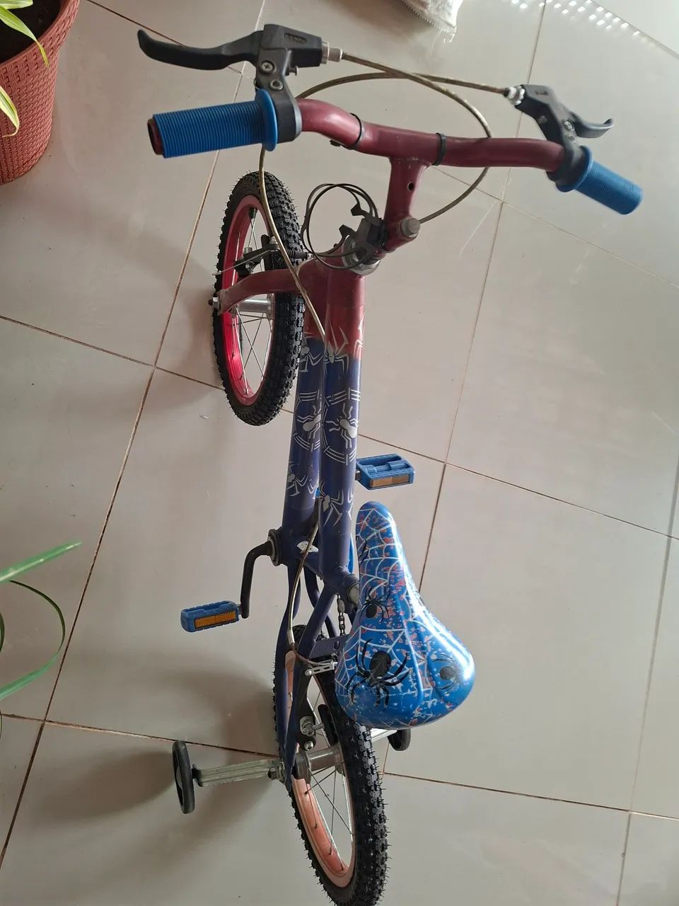 VENDO UMA BICICLETA INFANTIL EM ÓTIMO ESTADO - Foto 3